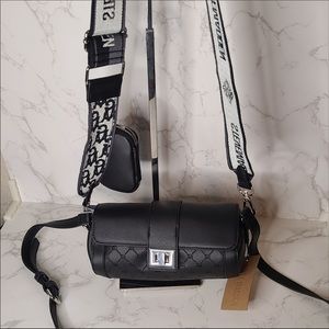 Steve Madden's medium size Crossbody black bag baguette shape TikTok Viral